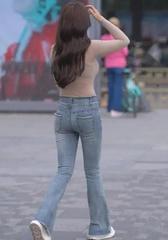 小黑裤 小黑裤比瑜伽裤还显瘦,“胯大”女生的修身神器,穿上就有效果