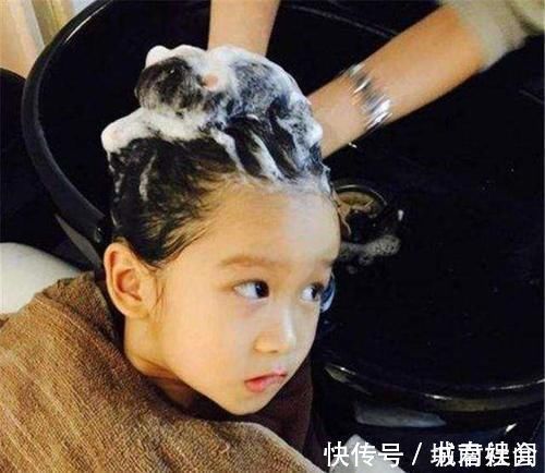 辫子|孩子一回家就说头疼,解开幼儿园老师给娃扎的辫子,宝妈心疼不已