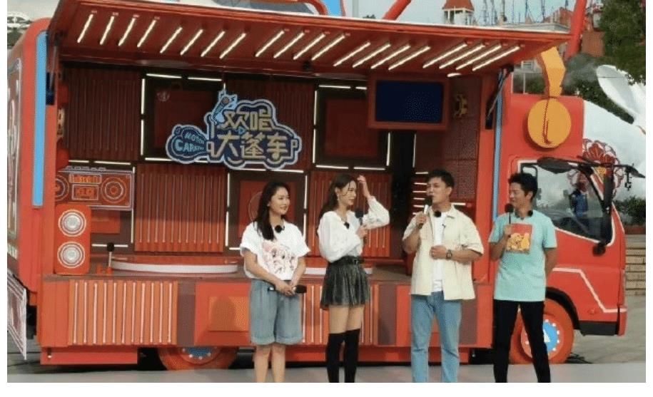 真不愧是芒果台,《快本》停播新综艺顶上,不找流量明星还接地气