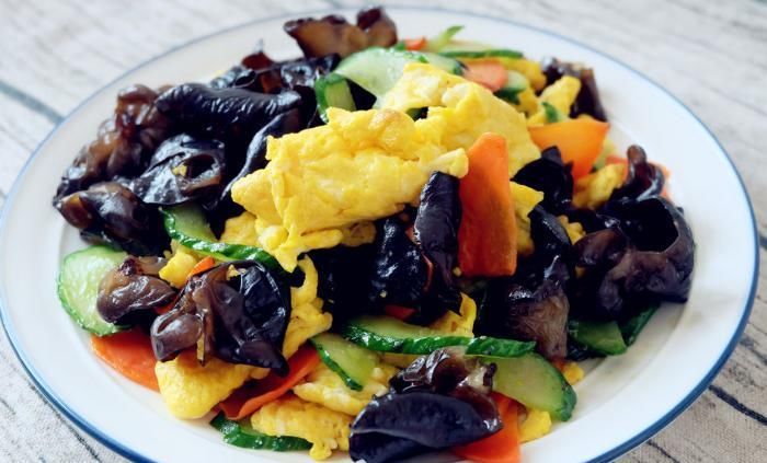 清肠排毒|黑木耳和此物一起煮，给肠胃“洗洗澡”，大肚子平了，脑瓜更聪明