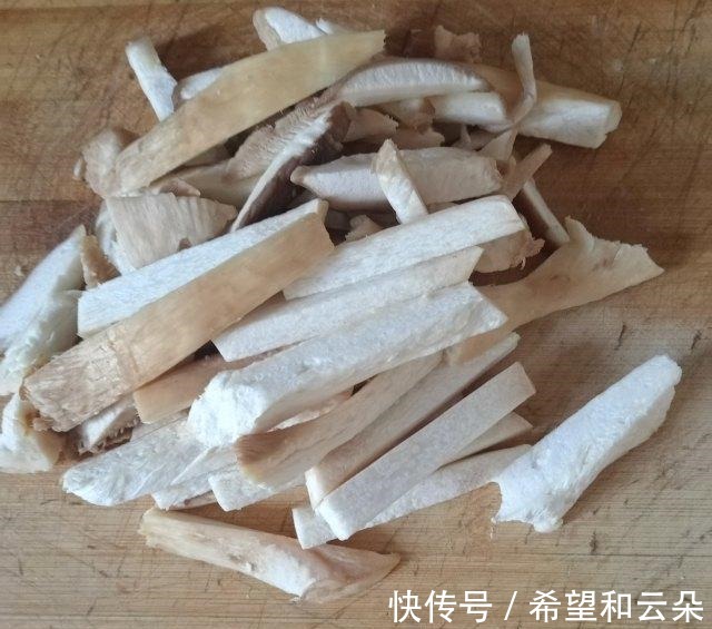 芹菜炒杏鲍菇！