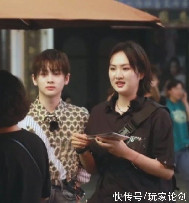 丁真|《中餐廳5》路透，全員穿復(fù)古風(fēng)服裝，這個飛行嘉賓來頭可不小