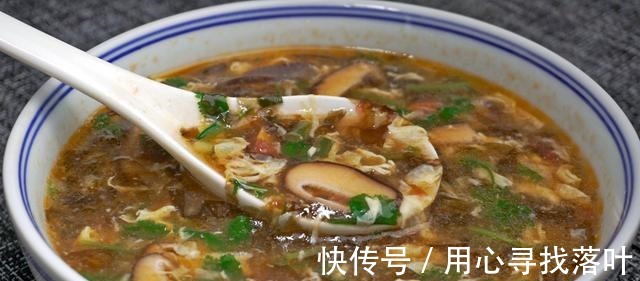 冬天来一碗这样的素菜汤,成本低营养暖胃,特别适合老人和小孩吃!