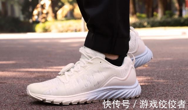 跑鞋 舒适、透气、缓震,入门级专业跑鞋咕咚10k pro体验!