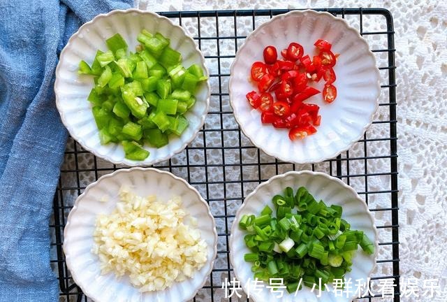 小葱|嫩豆腐最好吃的做法,经济实惠,简单2步,鲜香滑嫩拌饭真的绝了