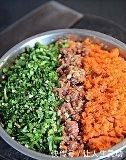 用这样的方法调出来的饺子馅更美味，家里人都爱吃！