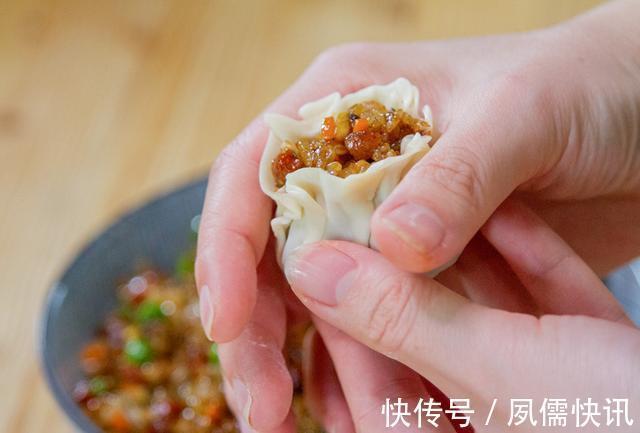 饺子|饺子皮谁还用来包饺子啊！朋友圈正火的3种新吃法，做早餐很合适