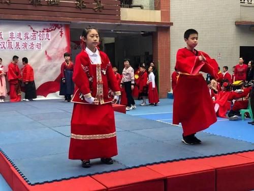  大南路小学493件创意“剪纸汉服”登上“秀场”，展现民族服饰之美！