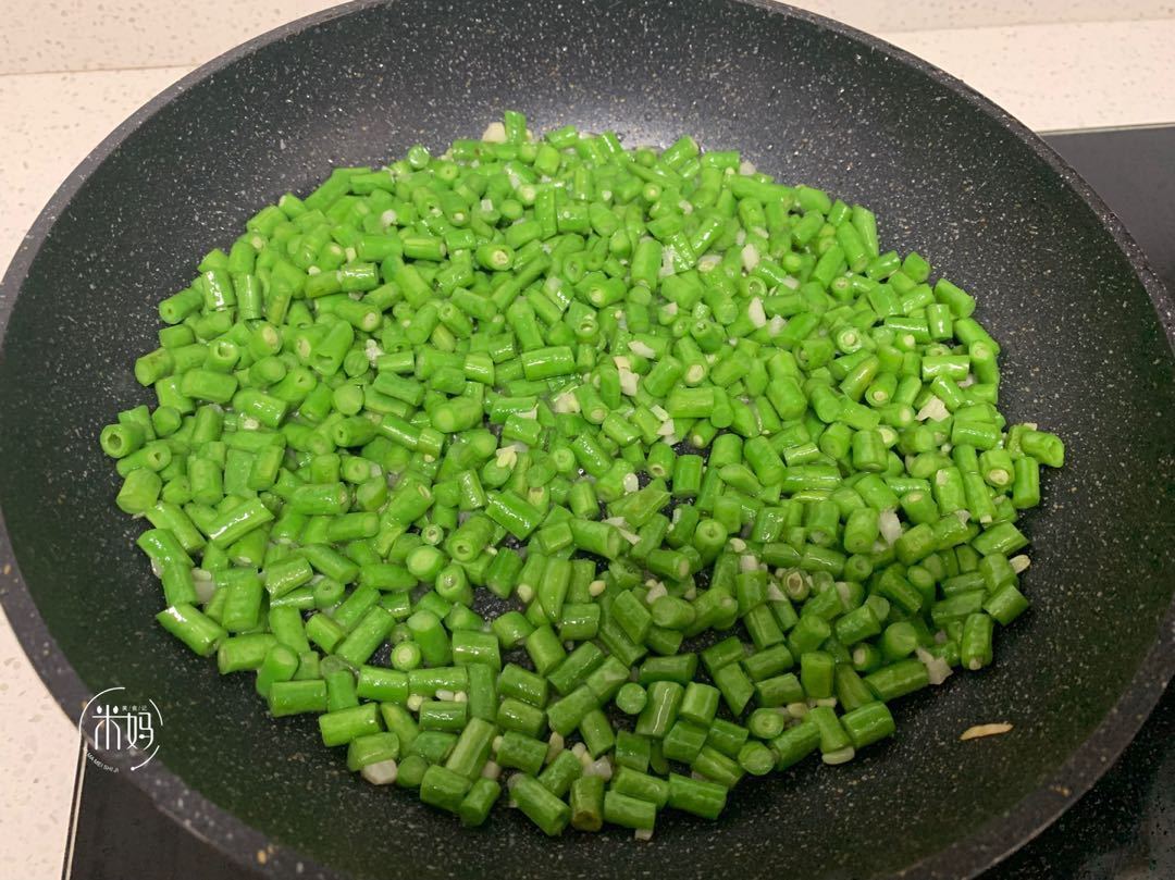 这菜鲜香下饭，不油腻，好吃得不得了，就连朋友都在讨着要秘方