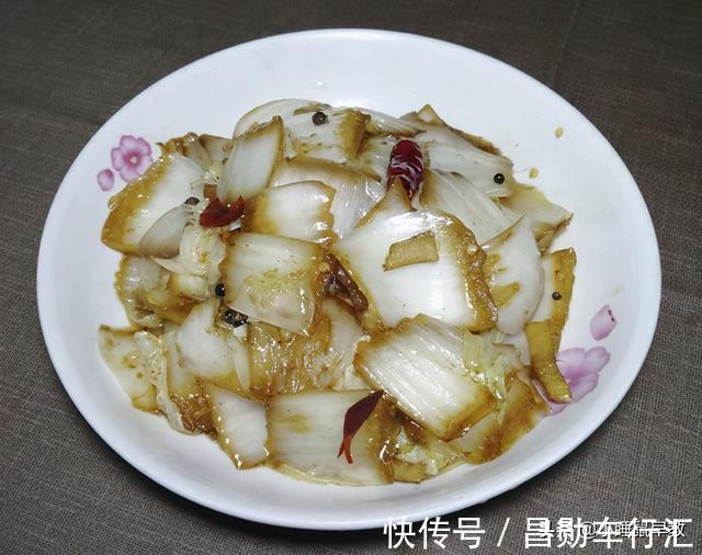 厨友们|家常醋溜白菜怎么做最好吃？掌握这三个窍门，脆嫩鲜香，美味下饭