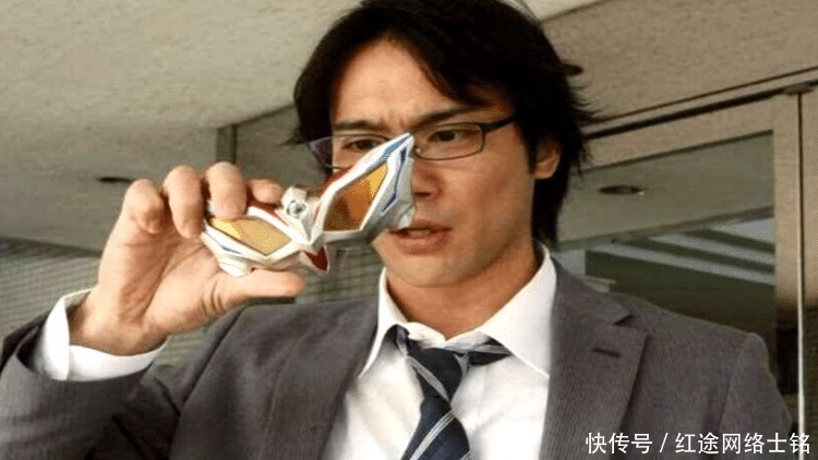 赛罗|奥特曼都有变身器,欧布两个,捷德三个,这个奥特曼有四个!