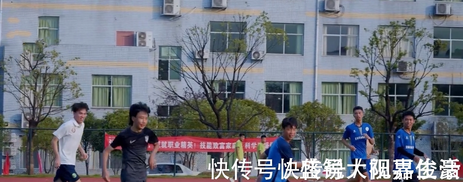 足球俱乐部|球迷父亲终将孩子培养成足球少年，12岁踢进西班牙马德里俱乐部