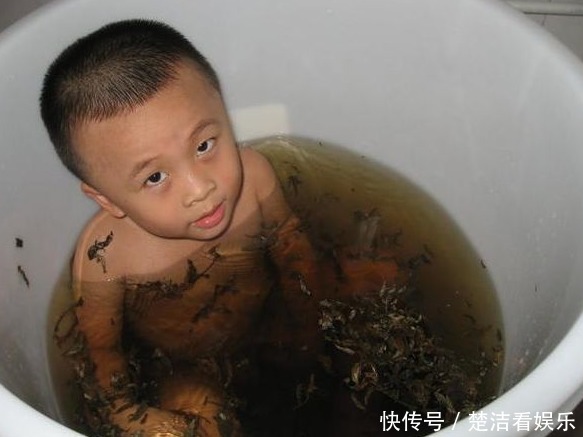 她天天吃幼嫩艾草葉,半個月后身體發(fā)生神奇變化,值得所有人借鑒