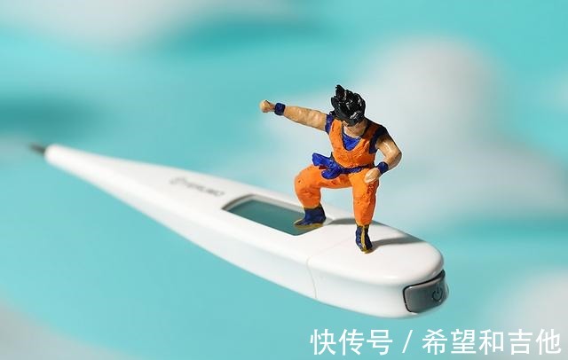 缩影|蟹味菇百裂脚,纸巾升龙拳,牙膏筋斗云,不平凡动漫游戏世界缩影