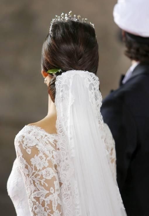 蕾丝|各国王妃的婚礼头纱设计,丹麦王妃的最华丽、梅根的很用心