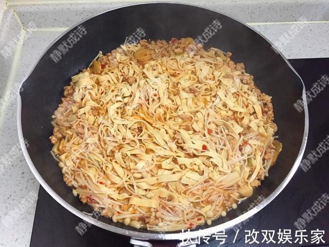 宅在家，我隔三差五做此菜，下饭又过瘾，还不长肉，做法超简单