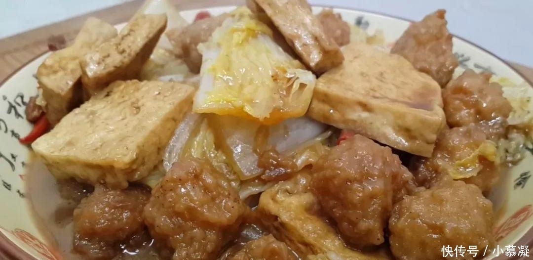 白菜这样做才最好吃, 锅里一焖, 味道实在太香了, 冬天经常做着吃