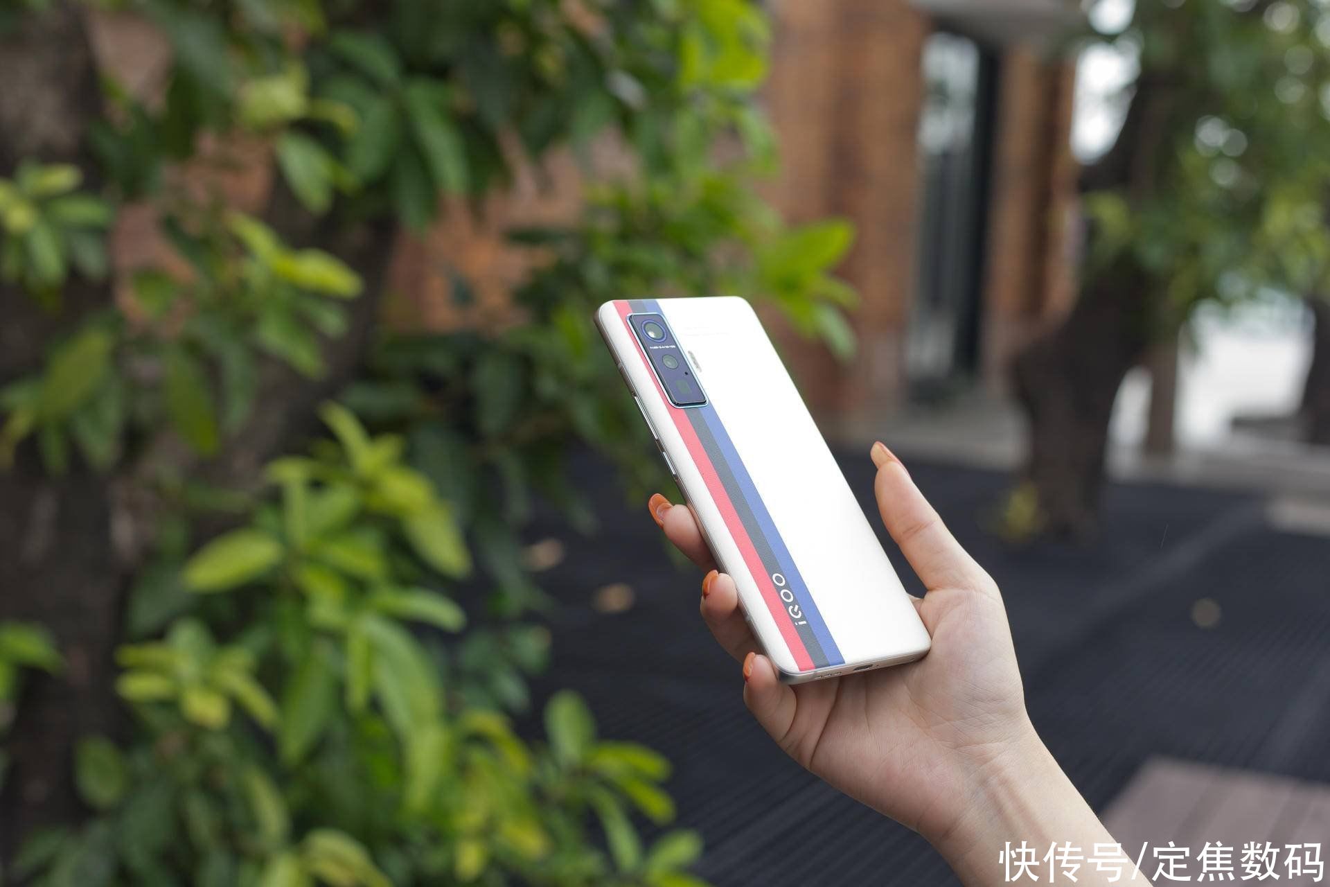 河东|何为30年河东？这三款安卓旗舰将“水果机”的市场进一步压缩