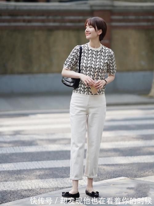 平底鞋 4、50岁的女人,建议不要穿高跟鞋!今年流行这3种平底鞋,特时髦