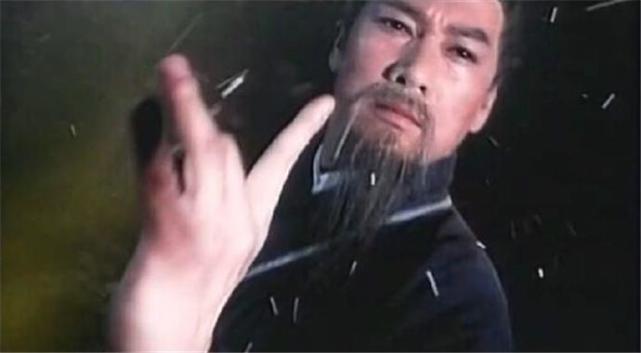 九阴真经&射雕中,他实力远胜洪七公,吊打黄药师,欧阳锋在他面前就是渣渣