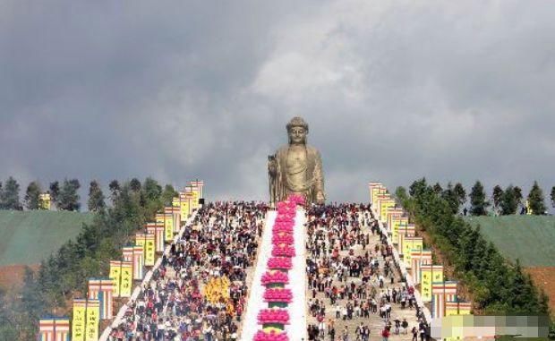 大佛|这尊大佛用了十年才建成，如今人却越来越少，网友表示拜不起