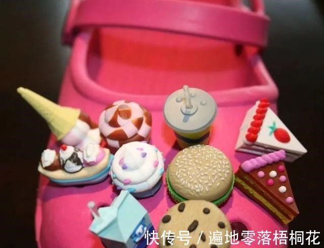 洞洞鞋 救命!这到底是什么