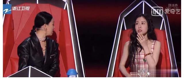 张碧晨|《好声音》四位助教首秀反差大，张碧晨吉克隽逸从容，黄霄雲隐身