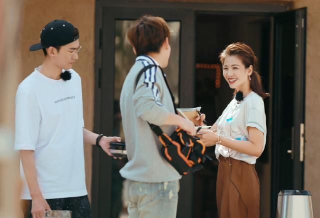 亲爱的客栈收视七连冠，高热度的综艺到底是如何养成？