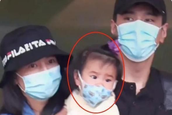 高圆圆女儿颜值曝光，长相与爸爸赵又廷如同复制，基因令人羡慕