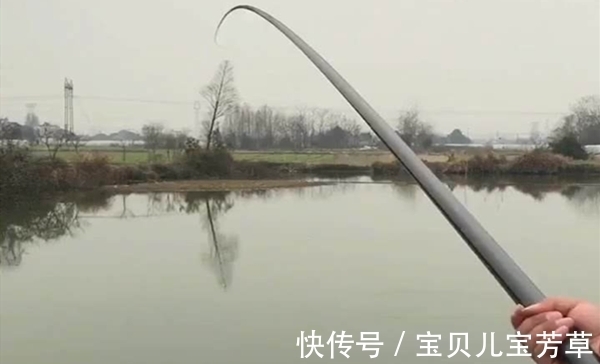 冬季钓鱼,动态诱鱼不可少,想收获大板鲫,试试民间这些特色钓法