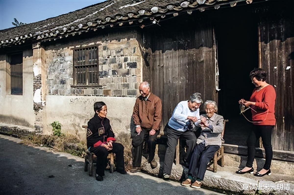 亲朋好友|老话说人穷不省三钱,没钱不串三门,为啥彰显古人智慧