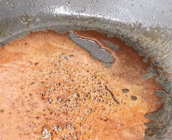 做红烧肉,最忌焯水直接炖,掌握这几个小技巧,肥而不腻入口即化