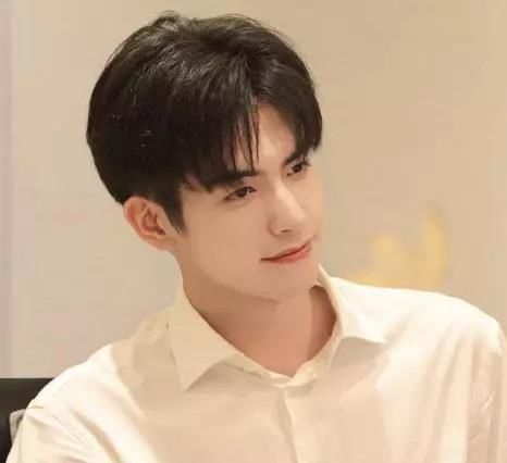 30岁到40岁的男士，如何选择适合自己的发型？