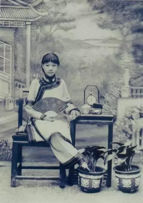 弘一法师&弘一法师生前最后一副书法作品,只有四个字,竟然写在这上面