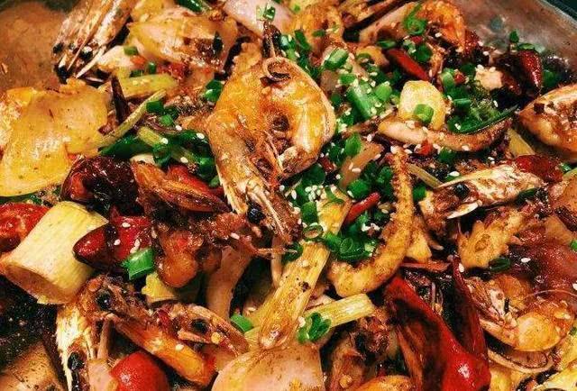 精选美食推荐白菜粉丝汤,酥脆杏鲍菇,鱿鱼虾的做法