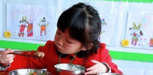 李玫瑾坦言吃饭时会有这3种“表现”的孩子，长大后多半没本事