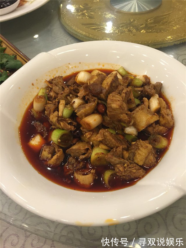 给你一双筷子,你会夹哪道菜,我猜你不会夹第三道
