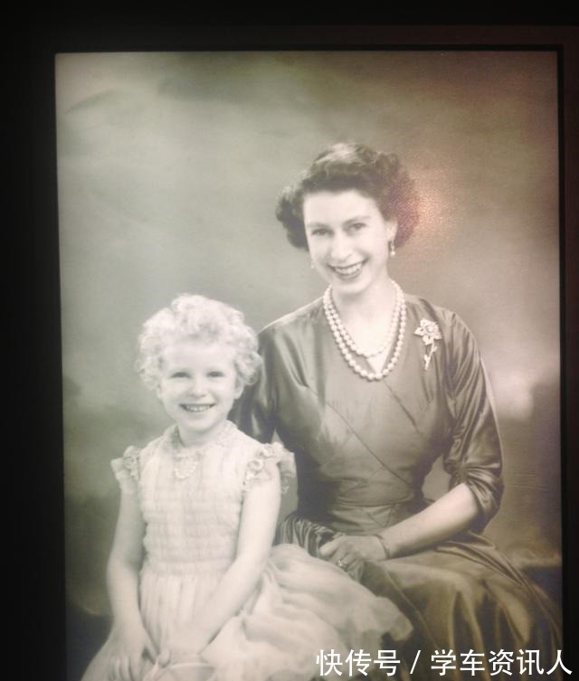 珠宝!粉红美钻送公主,成全女王少女心,莉莉贝特的这枚花型胸针不简单!