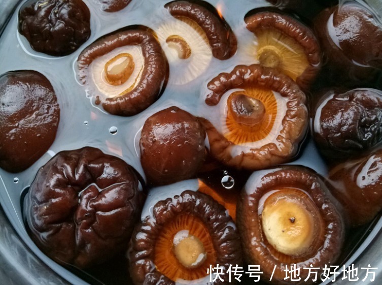 好处|香菇好处虽多,但吃香菇时要注意一些禁忌,早知早好