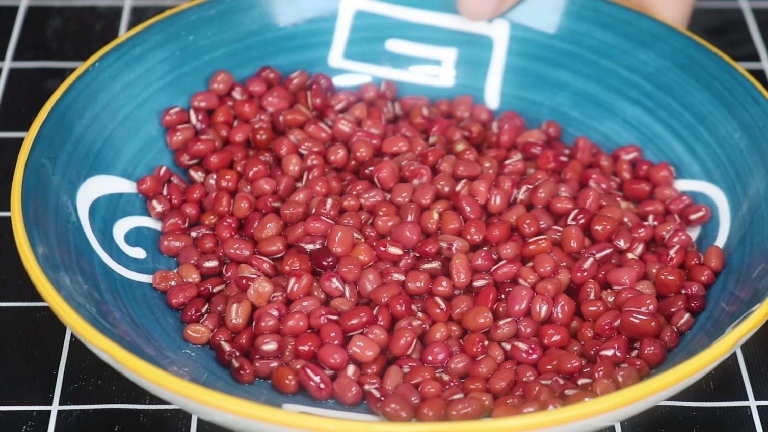 不管煮什么豆子，记住别直接下锅，多加一步，10分钟煮开花，真棒