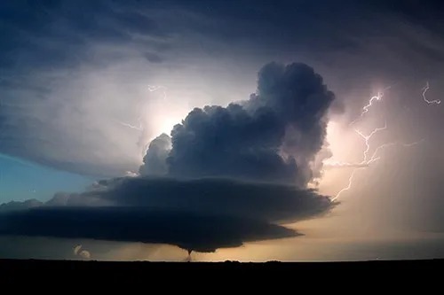 楼市|形势不妙！地产股大跌，降价第一枪已经打响，盐城楼市或迎来大洗牌！