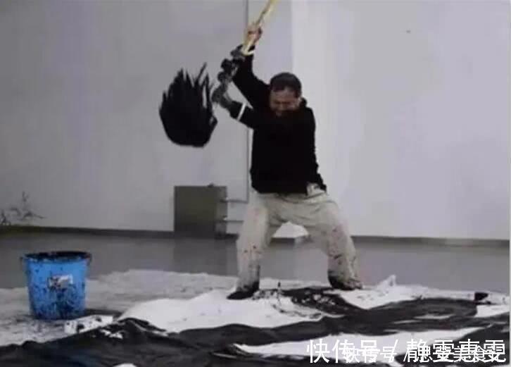 大师|如今“丑书”风盛行，看到这些“艺术家”的丑书，网友：我的刀呢