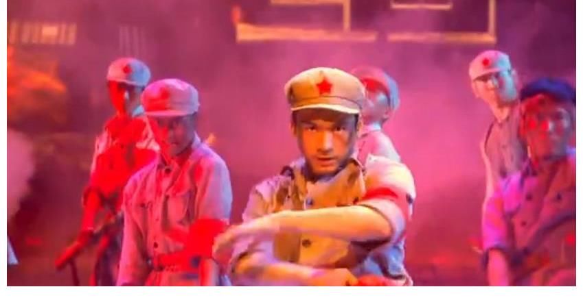 老中青|央视百年礼赞晚会：王一博张艺兴传播正能量，那英刘德华再唱《东方之珠》引回忆杀