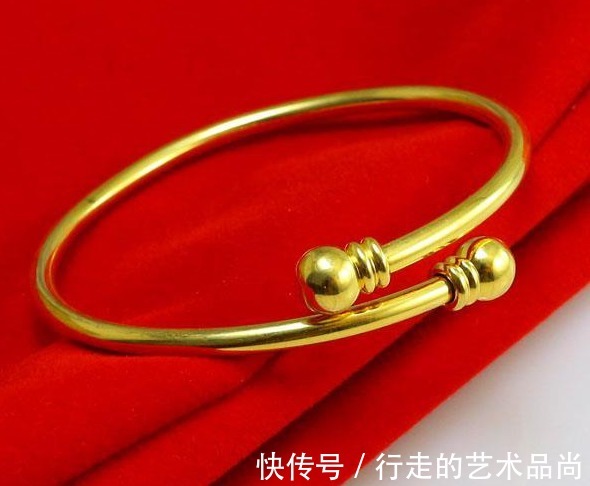 首饰 中年女性适合佩戴的4种手镯,不仅时尚还很显品味!你喜欢哪一个!