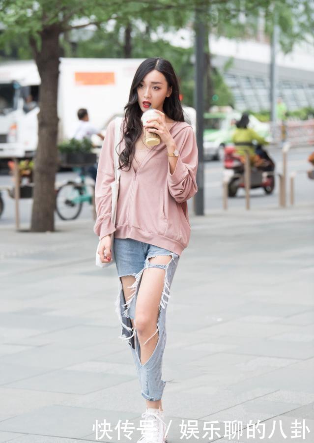 颜值出众的美女,百变潮流的穿搭,非常的温婉可爱!