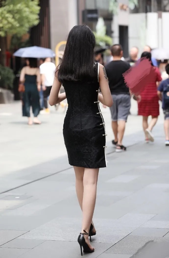 旗袍或许并不美，但是，它可以让穿的人变美