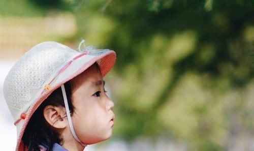 女儿|5岁女儿上完美术辅导班后,回家画出几幅画,父母见后立马报警