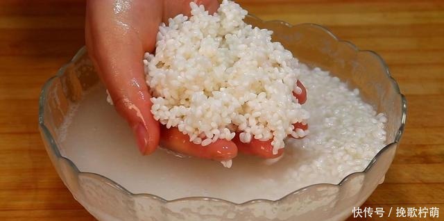 糯米红枣糕|糯米不再包粽子了,教你懒人糯米糕,这样做比粽子好吃多了