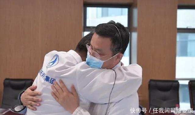 记者团 它发了一条微博,网友彻底沸腾了