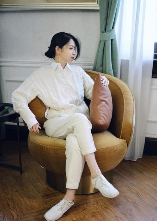 卫衣下面别配牛仔裤了！今年流行这样穿，你买了吗？